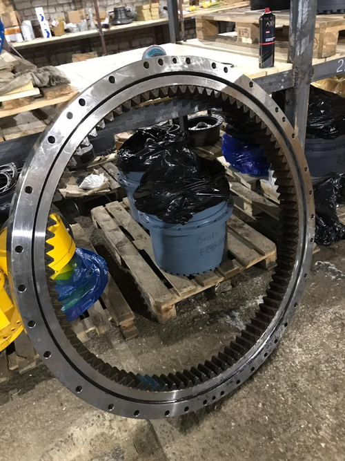 Круг поворотный CASE CX210