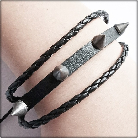 Браслет фенечка "Шипы" кожаный, Размер регулируется. Украшения на руку
