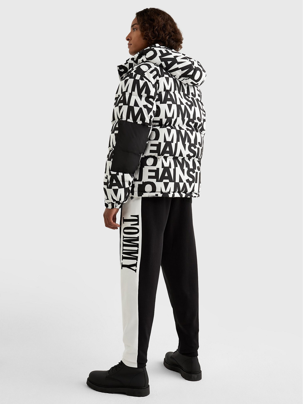 Пуховик Tommy Jeans The Alaska Logo Puffer Jacket Black / White AOP