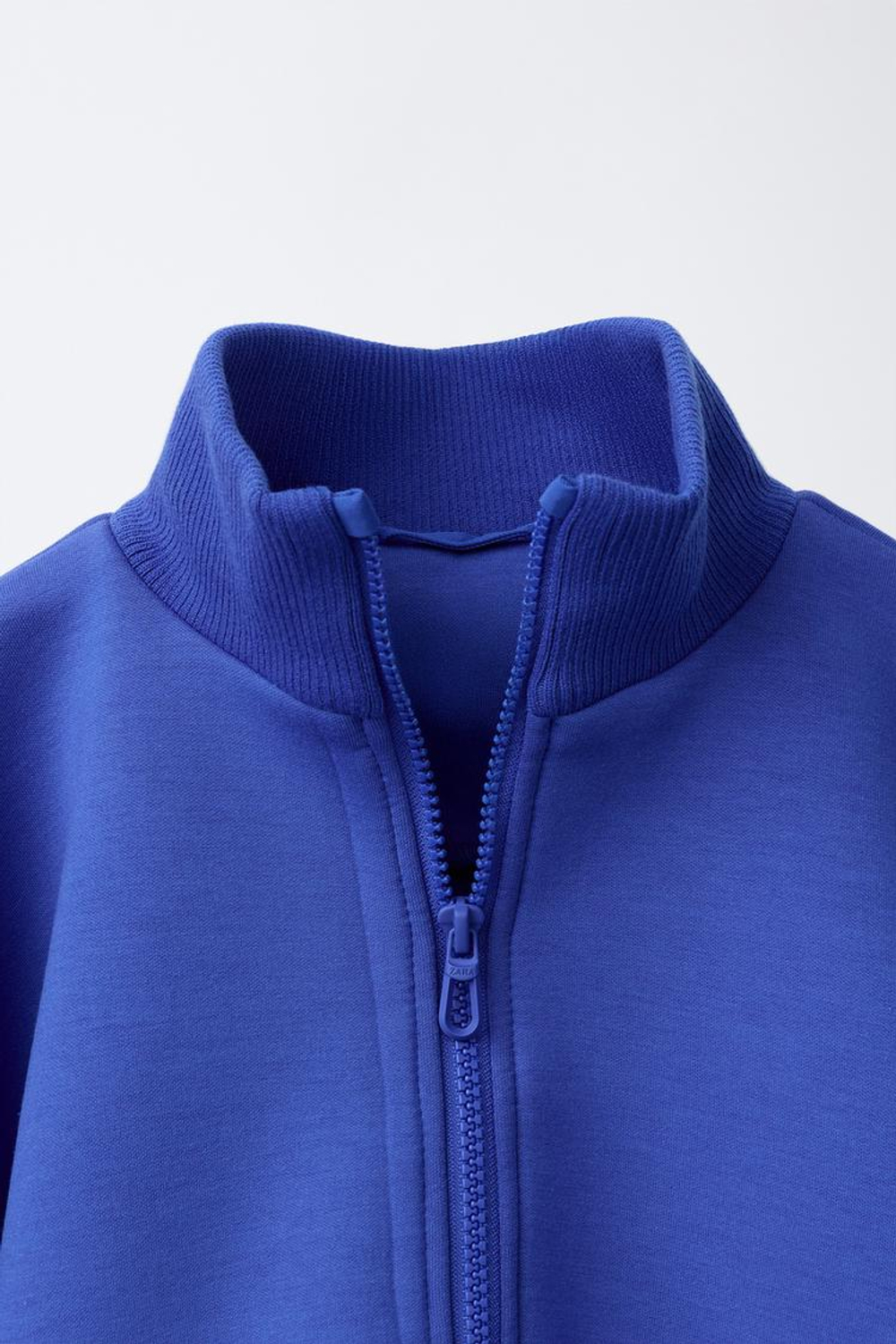 ZARA КУРТКА ИЗ НЕОПРЕНА В РУБЧИК, ВАСИЛЬКОВЫЙ