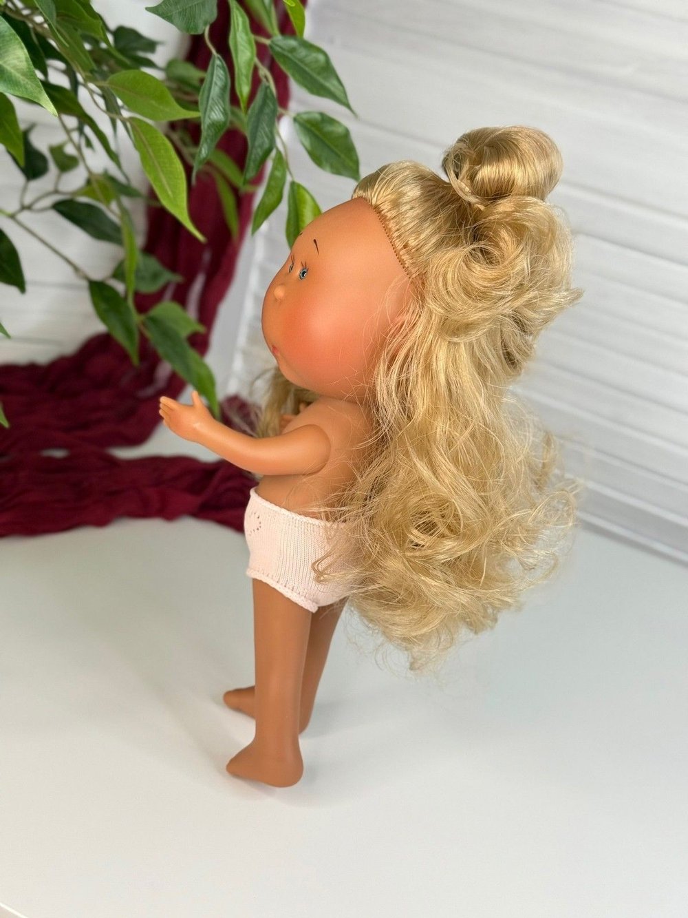 Кукла Nines виниловая 30см MIA LATINA без одежды (3000WL9)