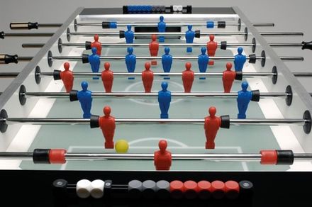 Штанга сквозная на 5 игроков c футболистами синего цвета для футбола "Garlando", диаметр 15,8 мм