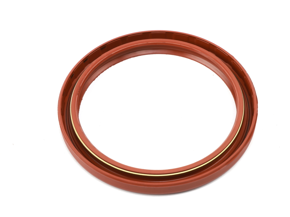 Сальник 130х160х14х16 а/м МАЗ,КРАЗ ступицы заднего колеса (красный с пружиной/NBR) Резинотехника г. Балаково ( ОЕ 500-3104038Р к.(NBR) )