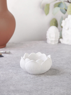 Йогиня и Подсвечник Лотос на подставке Цветок Жизни