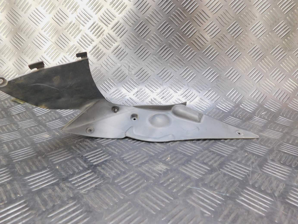 Пластик внутренний правый Kawasaki Ninja 400R ER400B 052354