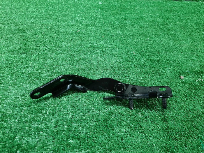 Петля крышки багажника правая Nissan X-Trail T32 (2013-2022)