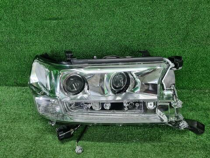 Фара правая Toyota Land Cruiser 200 2015-2021 LED