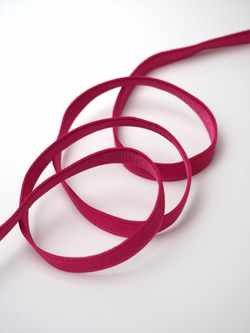 Резинка бретелечная малиновая фуксия глянцевая ширина 10 мм