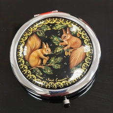 Сувенирное зеркальце с ручной росписью "Белочки"