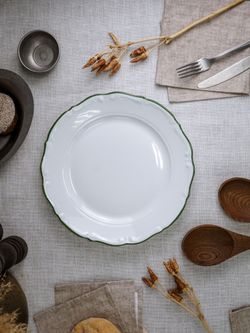 Тарелка мелкая 27 см, кант зелёный