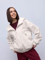 Ветровка с капюшоном