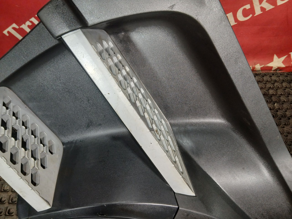 Корпус подножек левый