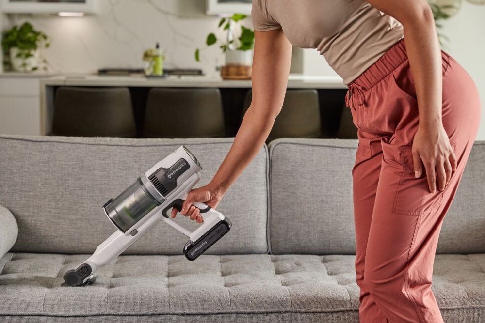 Пылесос беспроводной вертикальный аккумуляторный Greenworks 24В GD24SVK4D, Арт.4701107UB с АКБ 4 А*ч и ЗУ