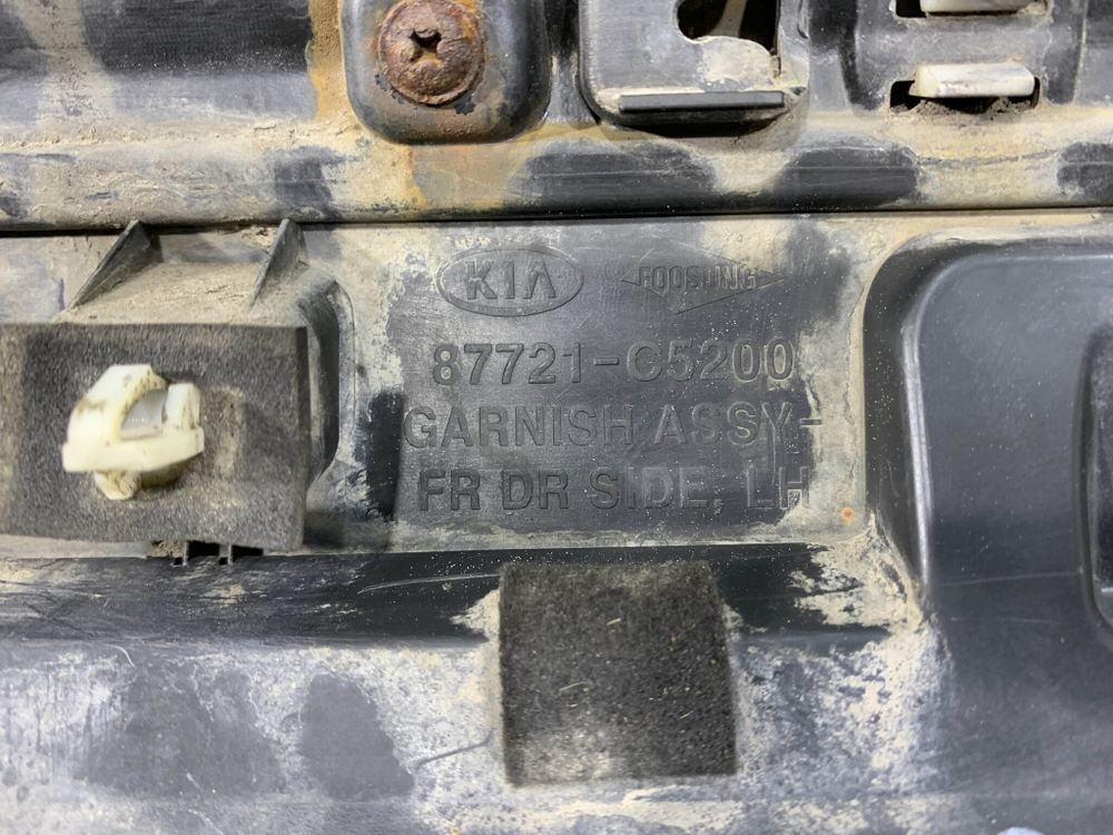 Накладка двери передней левой Kia Sorento 3 Prime (UM) 14-20 Б/У Оригинал 87721C5200