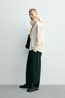 ZARA ФУТБОЛКА С КОНТРАСТНОЙ ДВОЙНОЙ ОТДЕЛКОЙ, ЦВЕТ СЛИВОЧНОГО МАСЛА