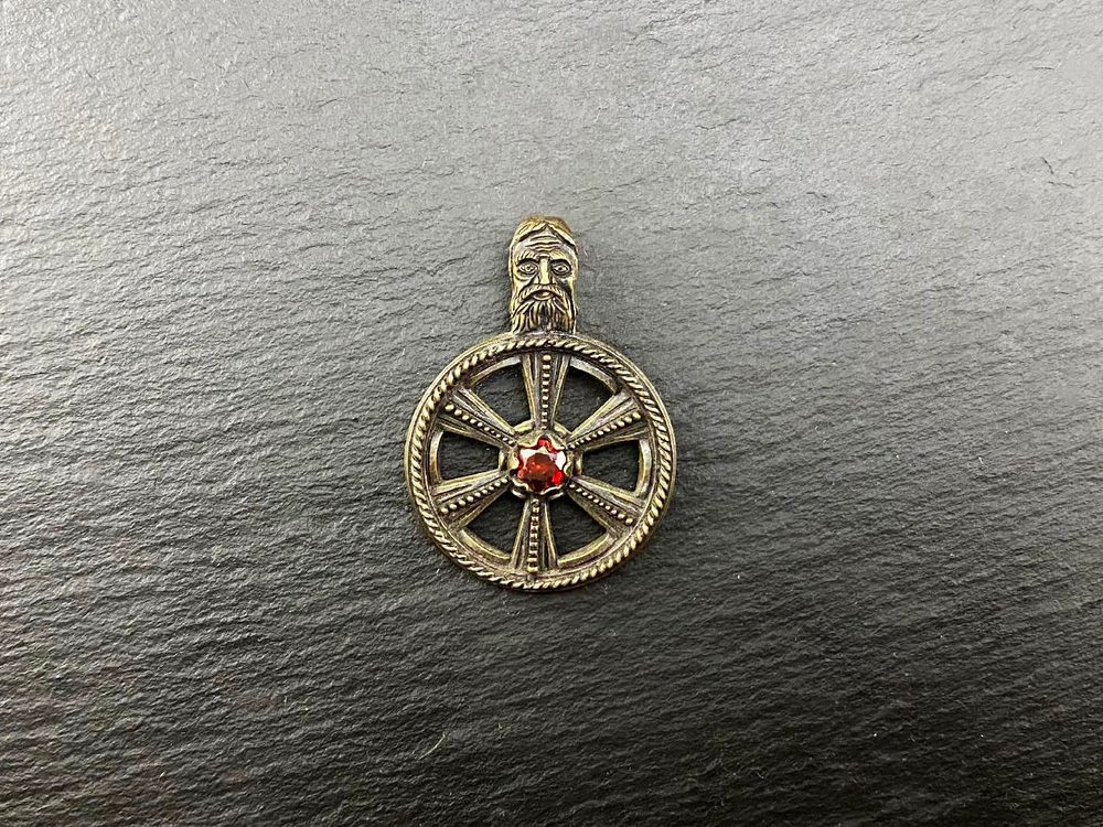 Подвеска. "Колесо Сварога" с камнем