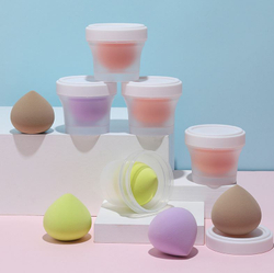 Beauty Blender - спонж для нанесения макияжа.