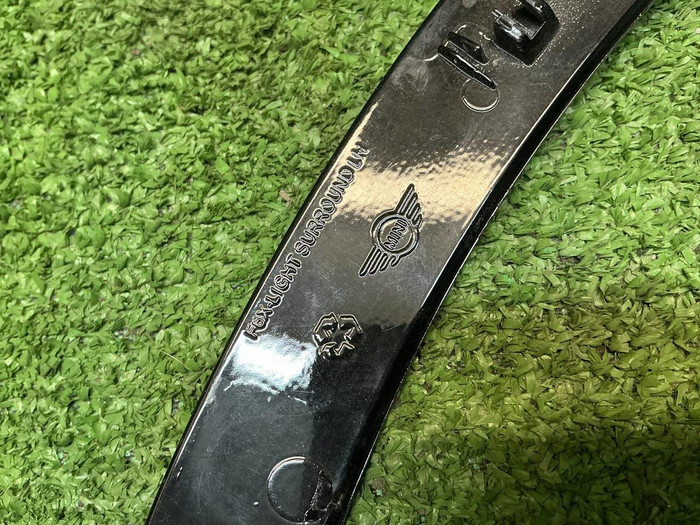 Накладка фары левая Mini Hatch F66 (2024-н.в.)