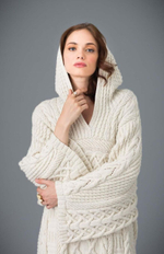 Описание по вязанию пуловера спицами "Cabled"