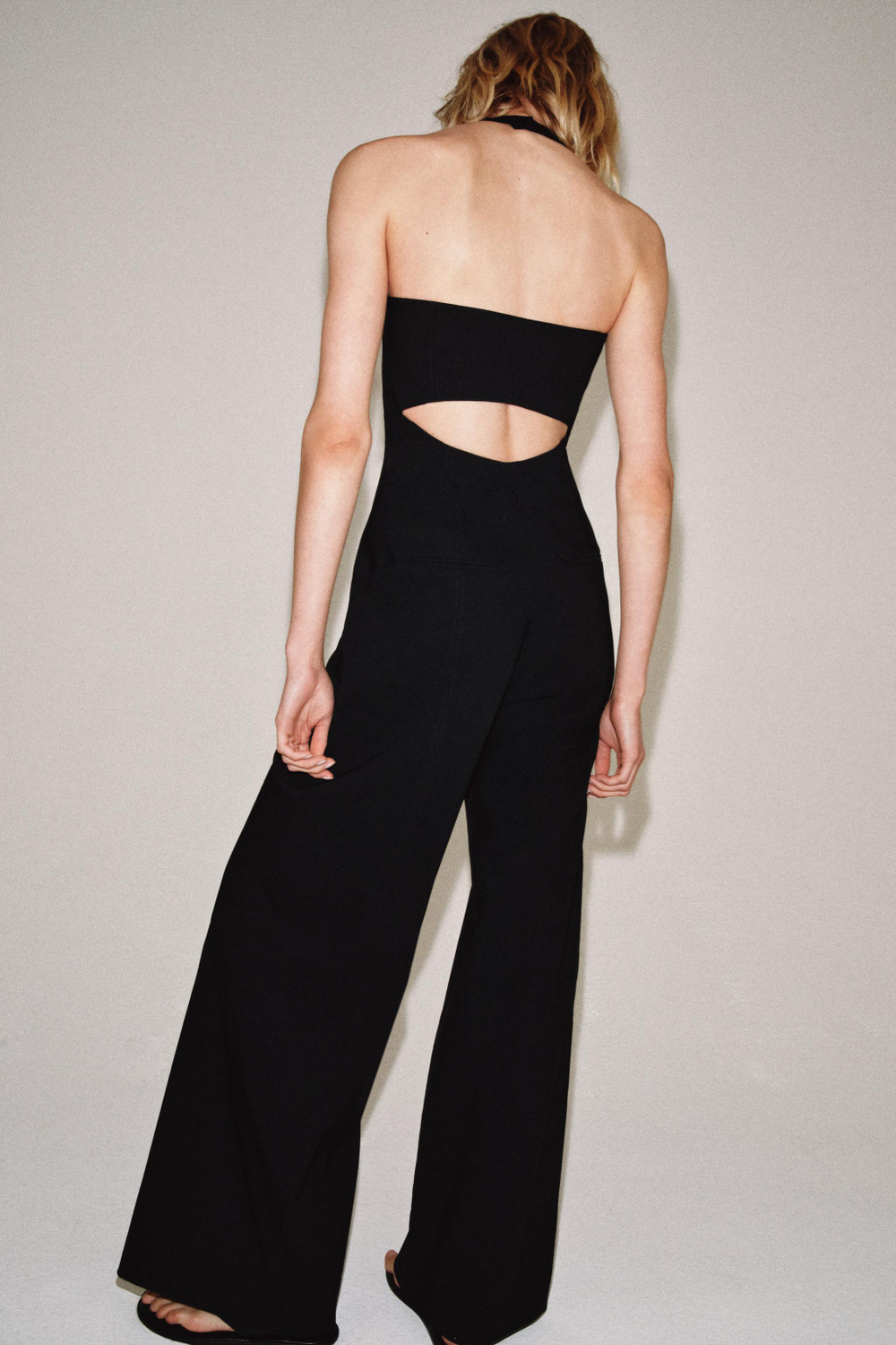ZARA КОМБИНЕЗОН С ГОРЛОВИНОЙ ХАЛТЕР — ZW COLLECTION, ЧЕРНЫЙ