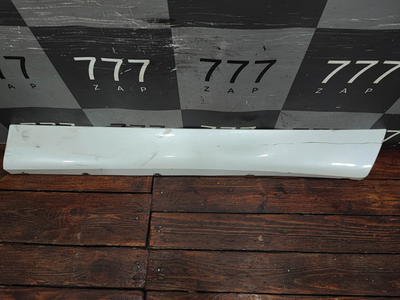 Накладка двери передней правой Toyota Highlander 4 (U70) 19-нв Б/У Оригинал 757310E100