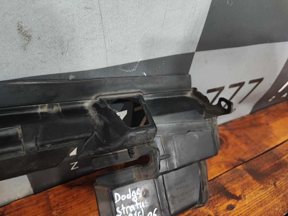 Воздуховод радиатора левый Sebring, Stratus 01-07 Б/У Оригинал 4805699AB