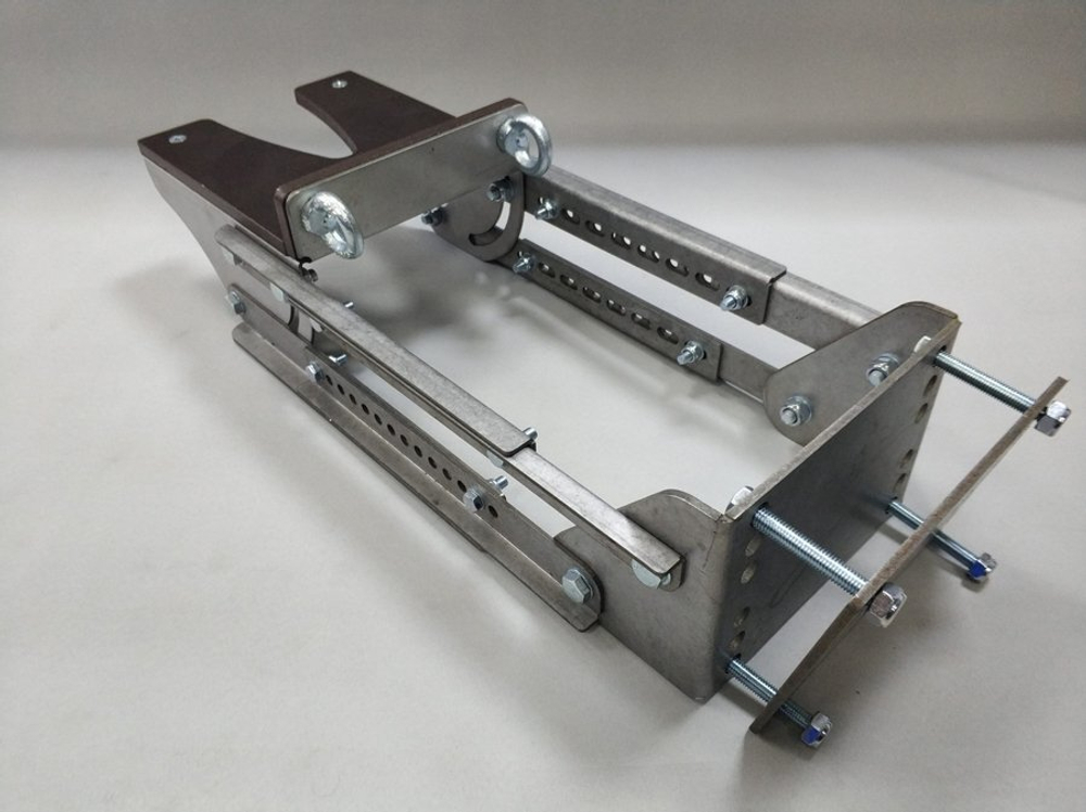 Кронштейн опорный для водомета на прицеп.