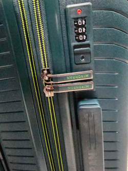 Чемодан Средний (М) полипропилен "Mironpan" съёмные колёса