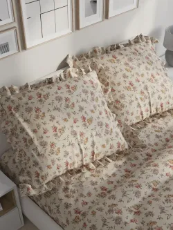 Декоративная наволочка с рюшами, оборками "Виктория" 70х70 см, 1 шт, без молнии