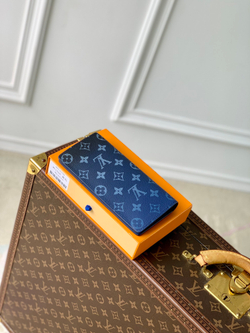 Louis Vuitton Brazza Wallet