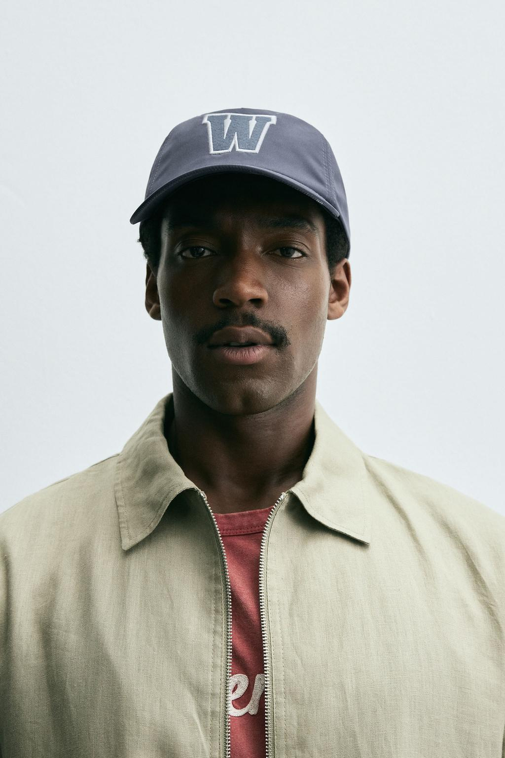 ZARA ТЕХНИЧЕСКАЯ КЕПКА С НАШИВКОЙ, СЕРО-СИНИЙ