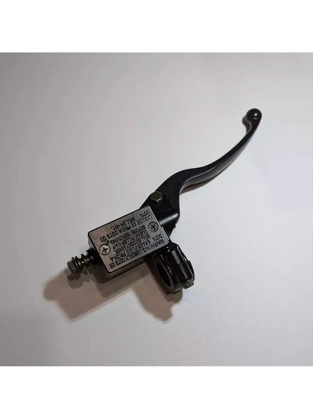 Главный тормозной цилиндр передний для мотоцикла с рычагом