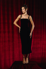 Платье из бархата на лямках миди черное