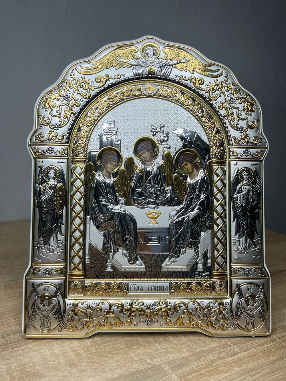 Св. Троица, икона арочная с рамкой, белое дерево 266х335
