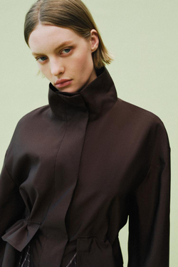 ZARA КУРТКА С ВОРОТНИКОМ-СТОЙКОЙ И РЕГУЛИРУЕМОЙ ТАЛИЕЙ, КОРИЧНЕВЫЙ