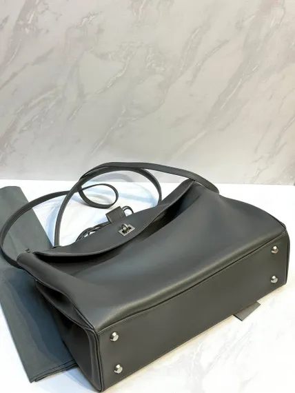 Сумку BALENCIAGA RODEO HANDBAG серый