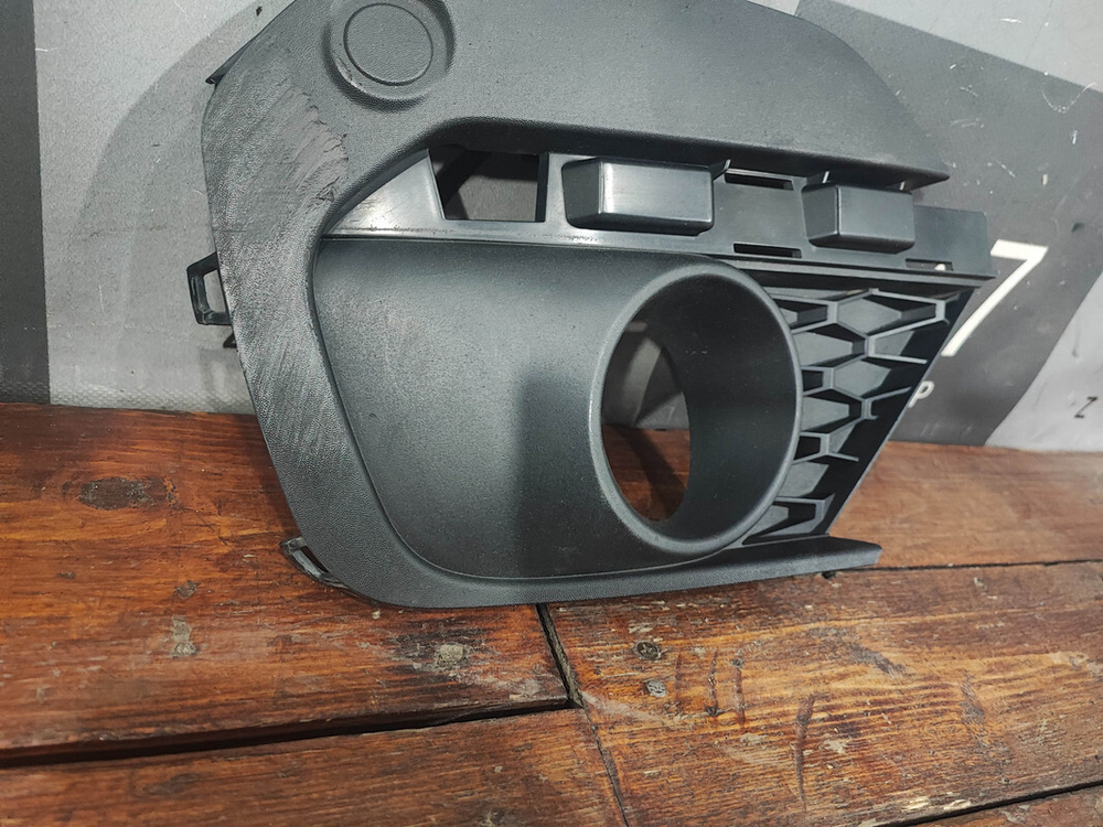 Накладка ПТФ правая LADA Largus 21-нв Б/У Оригинал 8450090861