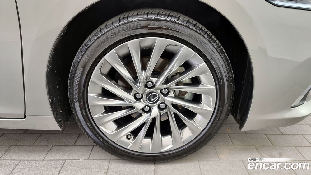 Lexus ES300h 7 Generation Executive (11.2021)