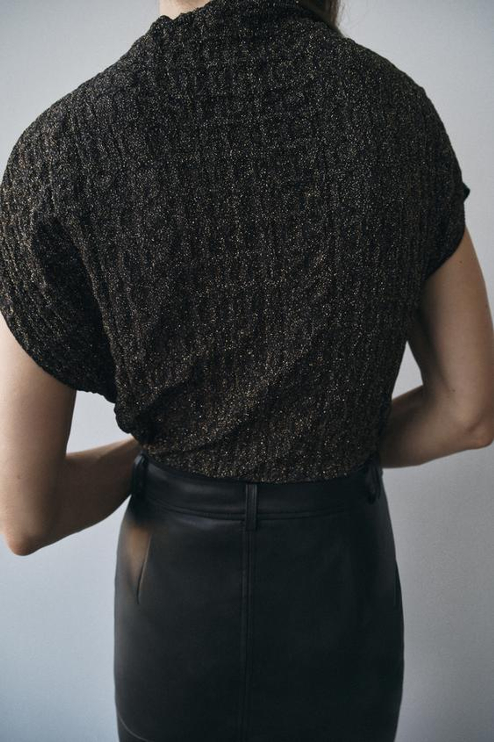 ZARA ТОП С МЕТАЛЛИЗИРОВАННОЙ НИТЬЮ И РЕЛЬЕФНЫМ УЗОРОМ НА ТКАНИ, ЧЕРНЫЙ