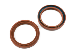 Сальник 80х105х13/18,5 а/м КАМАЗ хвостовика редуктора моста  (красный с пружиной/FPM) Резинотехника г. Балаково ( ОЕ РТ6520-2402276 )