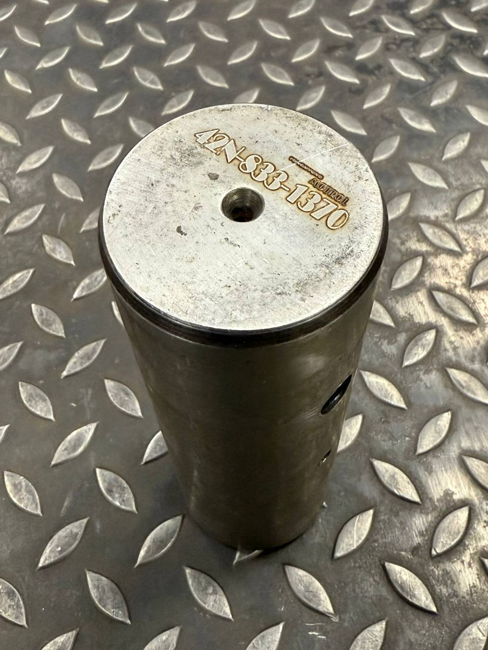 Палец 42N-833-1370