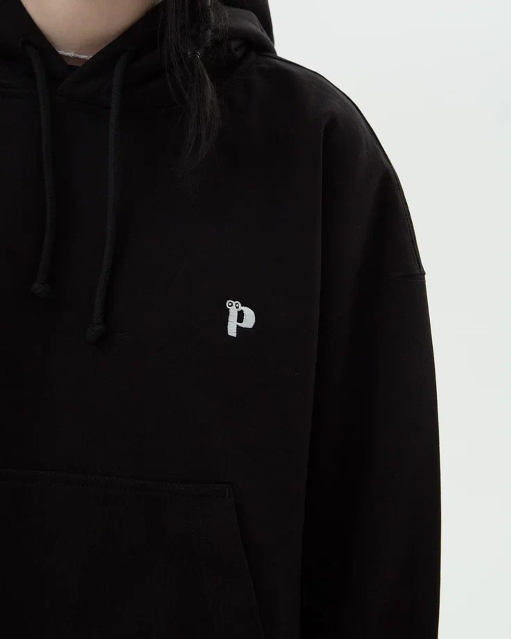 Худи Postaments P Logo LW черное