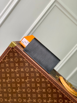 Louis Vuitton Brazza Wallet