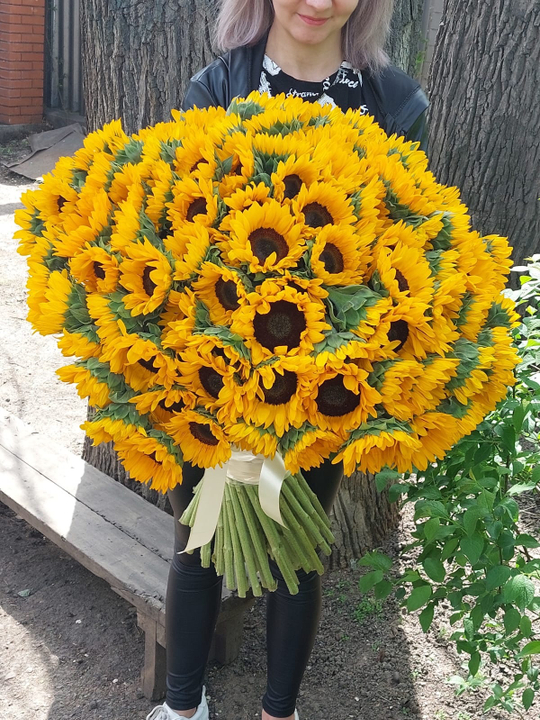 Букет из 101 подсолнуха