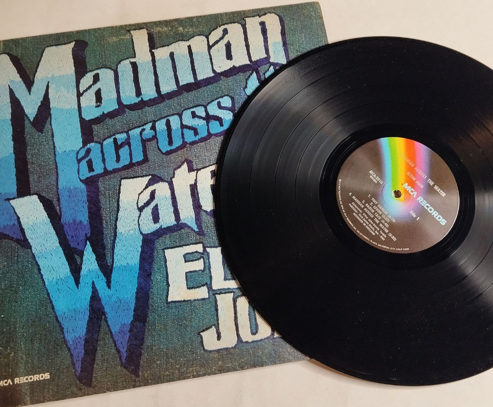 Винтажная виниловая пластинка LP Elton John Madman Across The Water (USA 1973)
