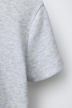 ZARA ФУТБОЛКА В РУБЧИК С ПРИНТОМ «МЕДВЕДЬ», СЕРЫЙ МЕЛАНЖ