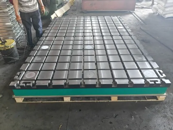 Чугунная плита с сеткой Т-образных пазов