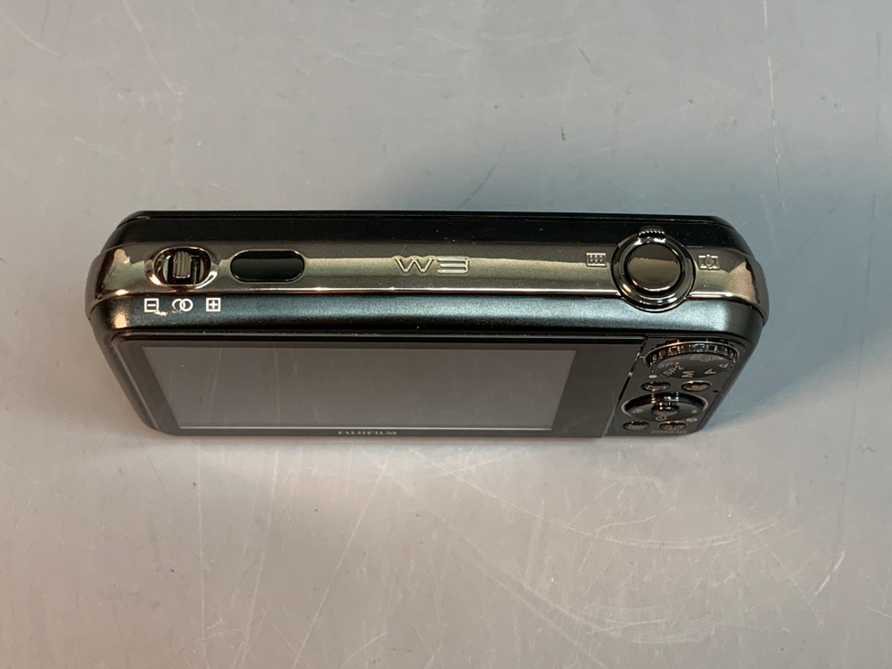 FujiFilm FinePix Real 3D W3 в комплекте з/у