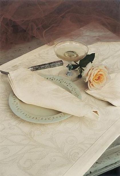 Скатерть OMBELLE chanvre + 6 салфеток Blanc des Vosges 175x175 Шампань