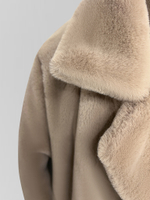 Шуба by Bor однотонная со скрытыми карманами по бокам и поясом